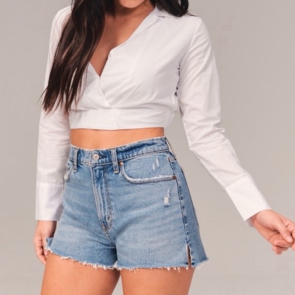 Abercrombie & Fitch | The Mom Short High Rise Distressed Denim Cut Off - Picture 1 of 4